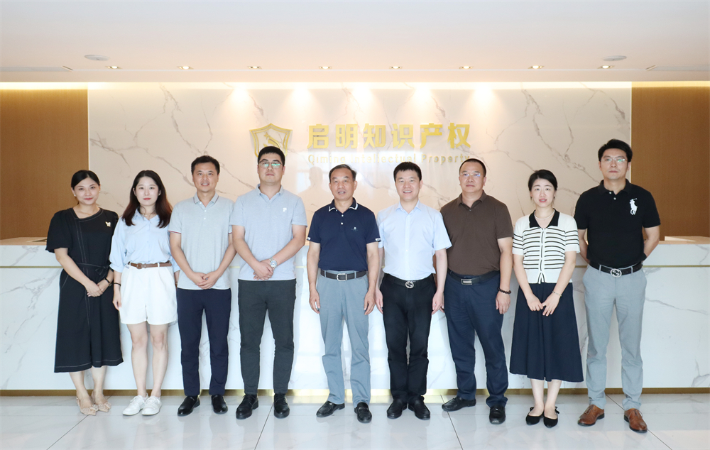 <strong>嘉興市人大常委會原副主任卓衛(wèi)明一行蒞臨指導工作</strong>